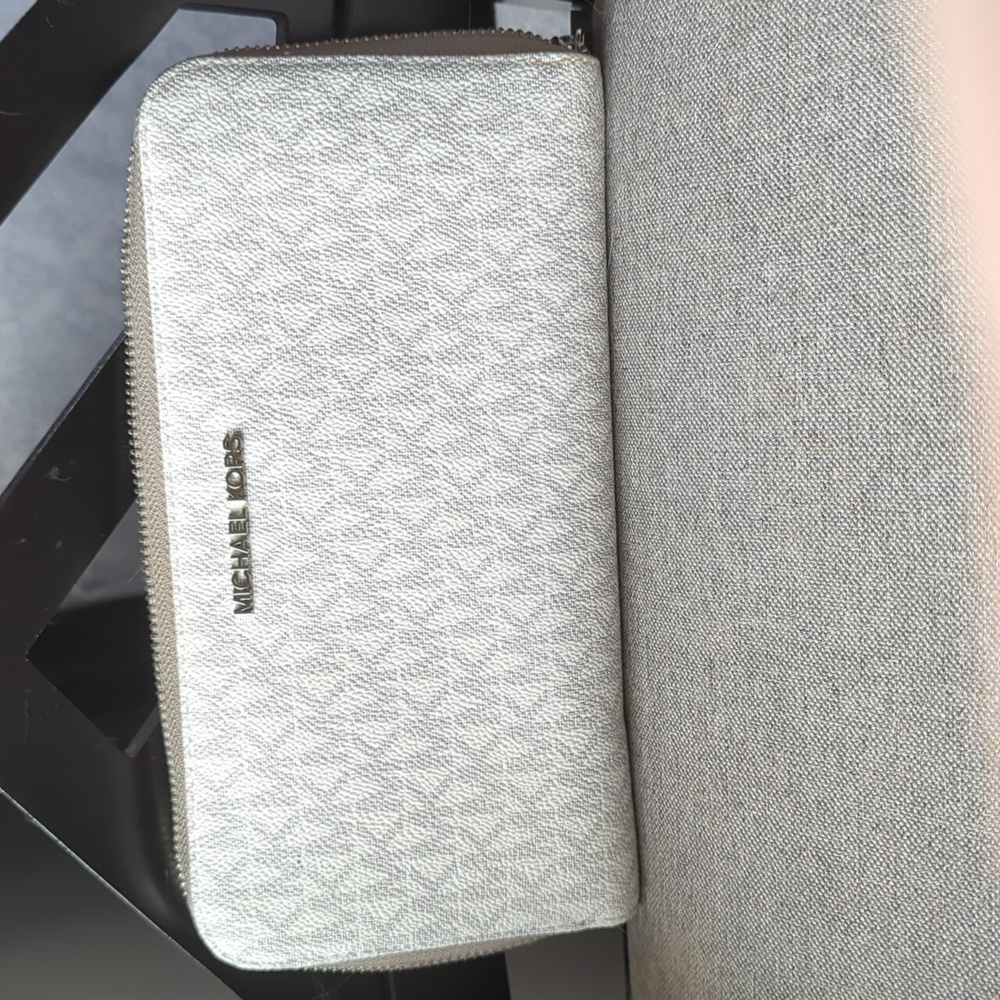 Michael Kors Wallet White